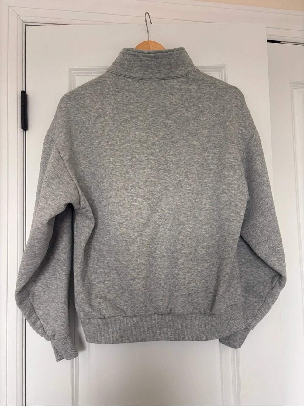ALO Yoga Accolade 1/4 Zip Pullover Athletic Heather Grey Quarter Zip Sweatshirt